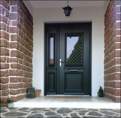 Il peut passer sous la porte !