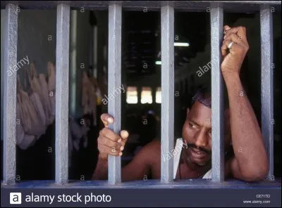 Levez-le, et vous serez libre de donner la r&eacute;ponse !