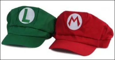 A qui appartiennent ces casquettes ?