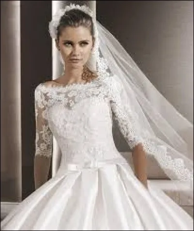 Que tient la mari&eacute;e dans ses mains lors de la c&eacute;r&eacute;monie ?