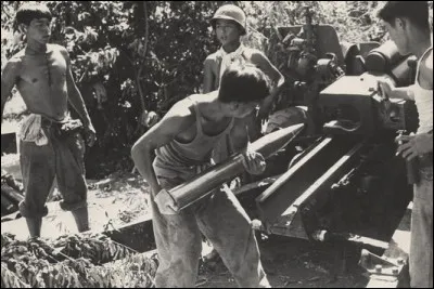 En août, quel pays est annexé par le Japon, qui le rebaptise Cho-Sen ?