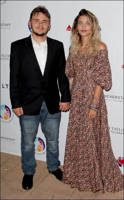 Avec qui Michael a-t-il eu deux de ses enfants, Prince et Paris ?