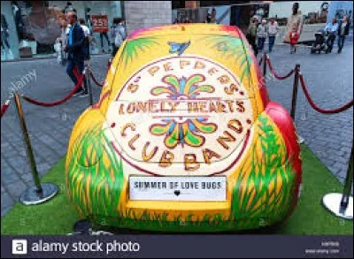 Sur quel album des Beatles peut-on voir une Coccinelle ?