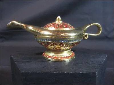 Un peu plus loin dans le temple, tu trouves finalement ce que tu étais venu chercher ! La lampe des djinns! La créature à l'intérieur accepte de réaliser un seul de tes v&oelig;ux. Que veux-tu ?