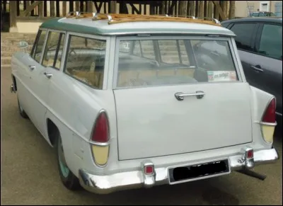 Quel est le nom de ce break Simca ?