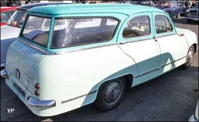 Quel est le nom de ce break Panhard ?