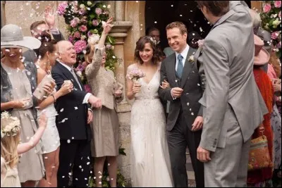 Quel titre porte cette comédie réalisée par Dan Mazer, dans laquelle joue également Simon Baker ?