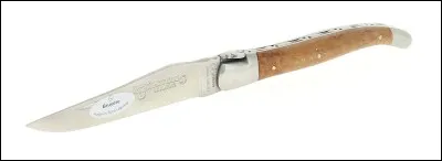 Qui a lancé un couteau sur le haut-parleur de Boule de poils ?