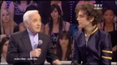 En quelle année Mika a-t-il rencontré Charles Aznavour sur le plateau de "Sucré salé" ?