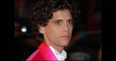 De quelle nationalité est-il ?