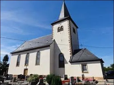 Nous sommes devant l'église Saint-Vincent d'Huttendorf. Village Bas-Rhinois, il se trouve dans l'ancienne région ...