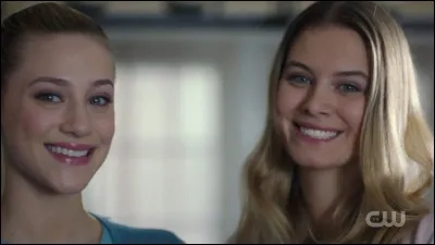 Polly, la sœur de Betty, a eu deux b&eacute;b&eacute;s avec...