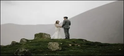 Que doit faire la future mari&eacute;e &eacute;cossaise alors qu'elle est recouverte de poissons pourris, de plumes, de farine et autres jolies choses ? Parfois le futur est aussi de la partie !