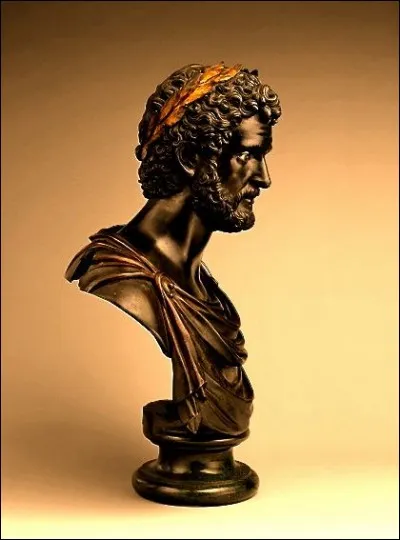 Empereur romain tr&egrave;s pieux, employant ses loisirs &agrave; peindre recevant m&ecirc;me des le&ccedil;ons du grand artiste Diogn&egrave;te. Qui est-il ?