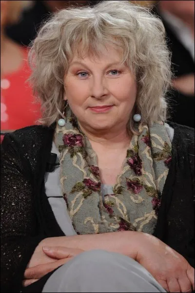 Dans quel film qu'elle a réalisé et dans lequel elle a le rôle principal Yolande Moreau joue-t-elle sa mère ?