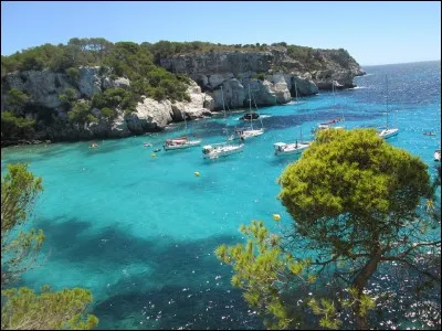 &Agrave; quel pays la mer des Bal&eacute;ares, qui est une partie de la M&eacute;diterran&eacute;e, est-elle reli&eacute;e ?