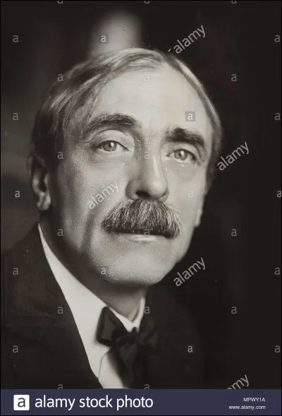 Quel auteur, n&eacute; &agrave; S&egrave;te, a &eacute;crit le po&egrave;me "Le Cimeti&egrave;re marin'' (1920), en relation avec celui situ&eacute; en bordure du Golfe du Lion ?