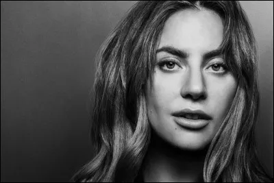 Qui est cette chanteuse qui joue le premier rôle dans le film ''A Star is Born" ?