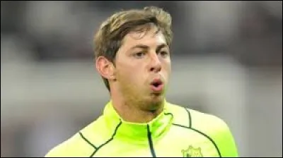 E - Quel métier "Emiliano Sala" exerçait-il ? (R.I.P.)