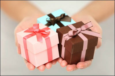 Parmi ces mots, lequel est un synonyme de cadeau ?