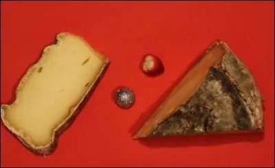 1 - Chez les Allobroges, plus de clocher
2 - Toutes les vitrines, les stores sont fourmés
3 - Dans le train ils jouent tous à chabis
4 - Sur le quai j'aperçois une vache qui rit
5 - Faudra qu'elle prenne du chèvre à petit prix