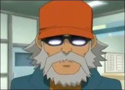 Comment se nomme son grand-père que tout le monde croit mort ?