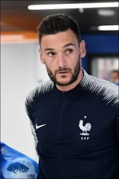 Qui est l'actuel capitaine de l'équipe de France de football ?