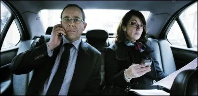 Olivier Gourmet est Bertrand Saint-Jean, le ministre des Transports et Michel Blanc est Gilles, le directeur de cabinet du ministre. C'est ....