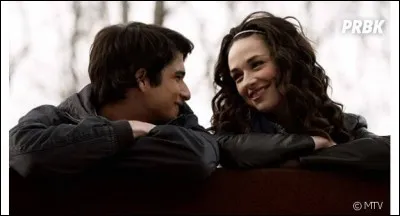 Dans l'ordre quels sont les trois copines que Scott a eues ?