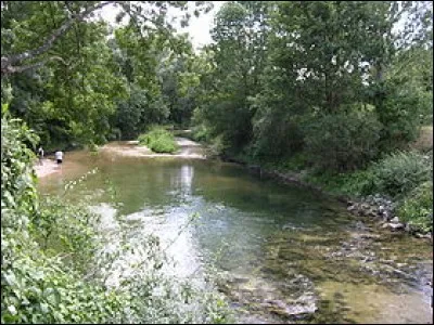 « ...Y a dû y avoir du Suippe
Oh oh Vert, Tille et l'Adour... »