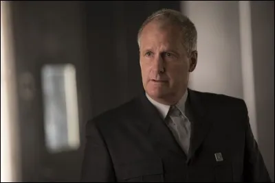 Comment s'appelle le dirigeant du bureau "Au-delà du mur" ?