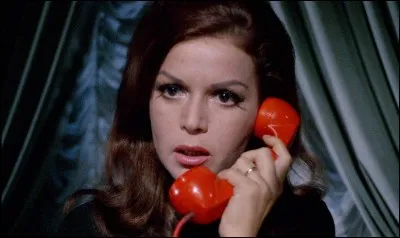 Qui est le réalisateur italien, auteur du giallo "Six femmes pour l'assassin", en 1964 ?