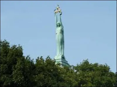Quel pays abrite le "Monument de la Liberté" ?