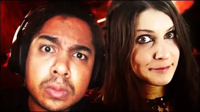 Qui est la personne de droite ?