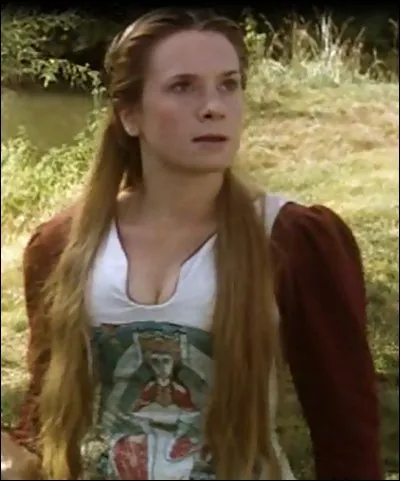 Qui interprète-t-elle lors des premiers épisodes pilotes ?