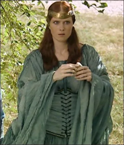 Qui interprète-t-elle lors de son apparition dans les épisodes pilotes ?