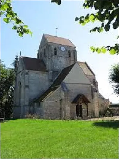 Nous sommes devant l'église Saint-Laurent de La Villeneuve-sous-Thury. Village Isarien, il se situe dans l'ancienne région ...