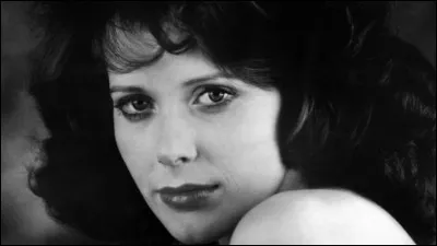 Il ne fait rien pour la séduire, d'autant qu'un niveau social qui les sépare semble une barrière infranchissable, pourtant elle va finir sur sa couche, va comprendre Charles !