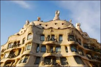 L'architecte "Antoni Gaudí" est né et mort chez moi.