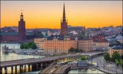 Ma capitale est "Stockholm".