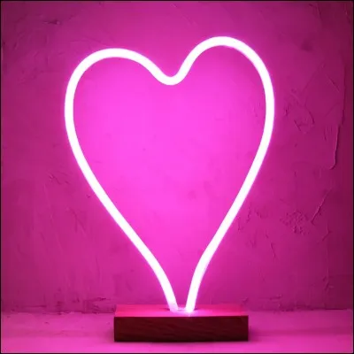 C'est Jacques Dutronc qui fredonne "Les Play-boys".