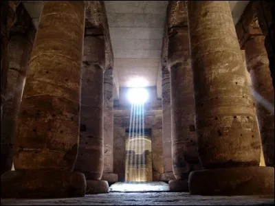 Ce monument fut construit officiellement par Séthi I, certainement l'un des temples les plus mystérieux d'Égypte. Quel est-il ?