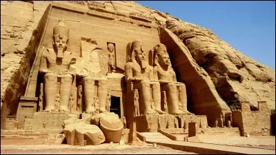 À quel animal associeriez-vous cet extraordinaire temple d'Abou Simbel construit sous Ramsès II ?
