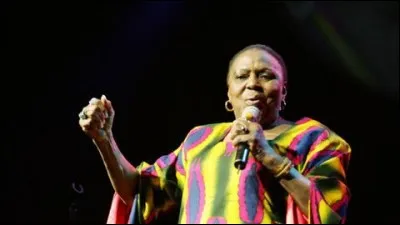 On me surnomme Mama Africa, j'ai lutté contre l'aphartheid, et vécu 31 ans en exil. Je suis célèbre pour mes chansons. Je suis...