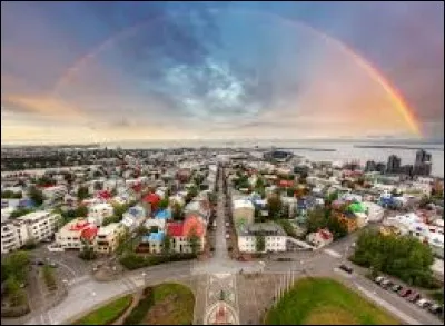 Ma capitale est "Reykjavik".