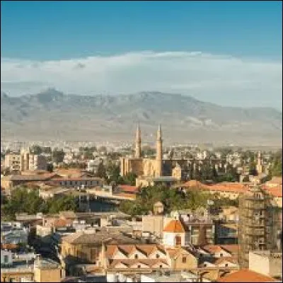 Ma capitale est "Nicosie".