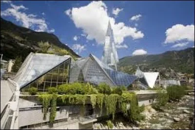 Dans ma capitale, il y a le nom de mon pays.