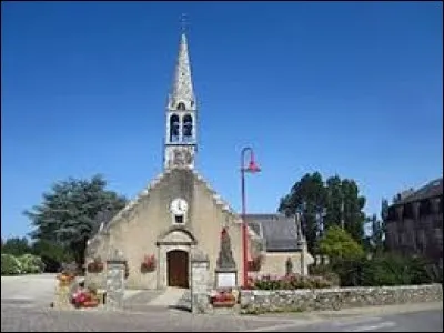 Nous sommes devant l'église Saint-Pierre-et-Saint-Paul du Trévoux. Village breton, il se situe dans le département ...
