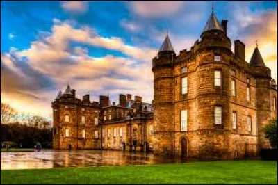 Le "palais de Holyrood" est situé dans mon pays.
