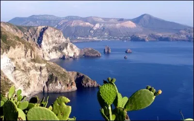 La Sicile. Parmi ces archipels, lequel n'est pas situé à proximité des côtes siciliennes ?